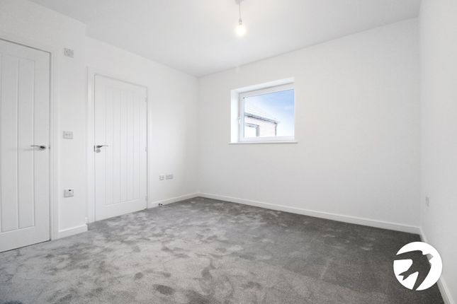 35, Whitecliff, Ebbsfleet Valley photo 5