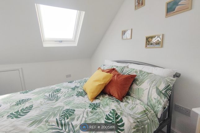 Thumbnail Room to rent in St. Andrew's Road, London