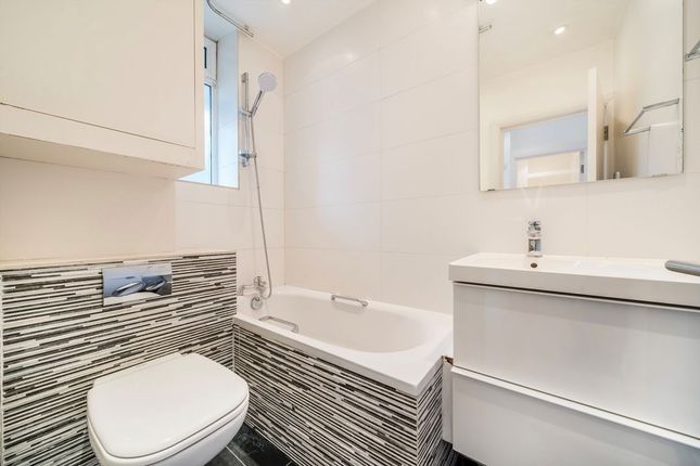 Flat 6, Da Palma Court, Anselm Road, London photo 4