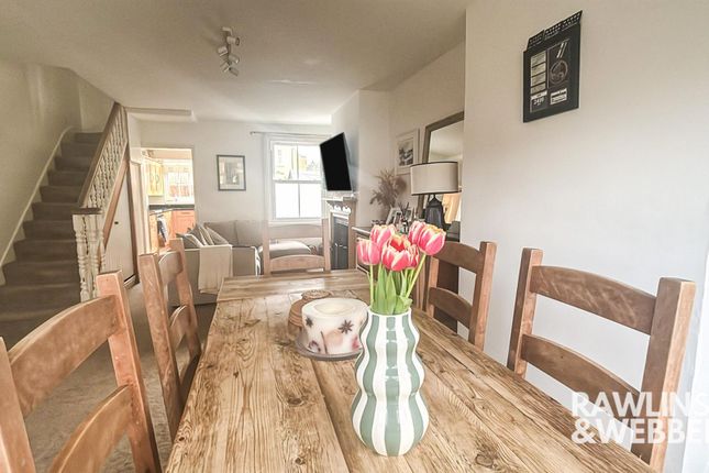 7, Park Square, Esher photo 4