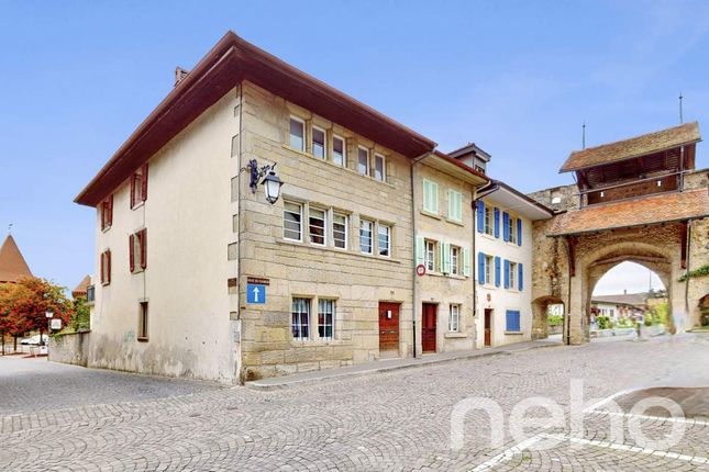 Thumbnail Villa for sale in Estavayer-Le-Lac, Canton De Fribourg, Switzerland