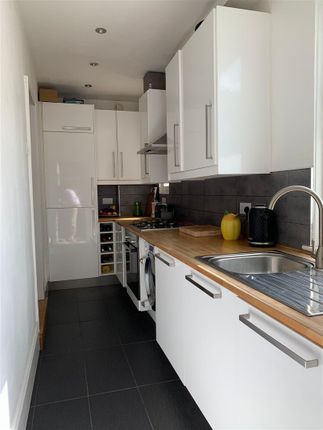 Flat to rent in Briscoe Road, Colliers Wood, London