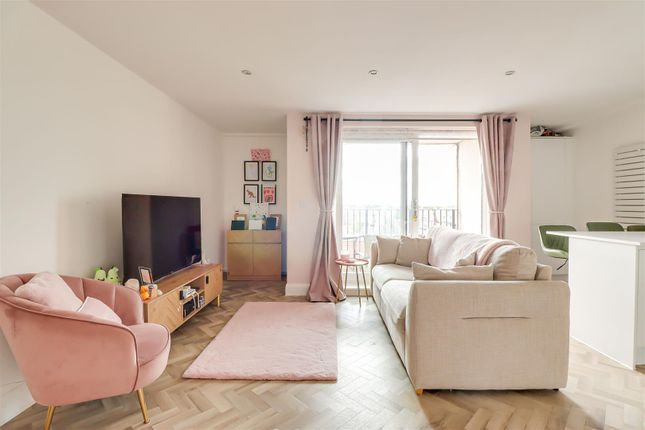 Apartment 14, Lambeth Court, Lambeth Road, Benfleet photo 4