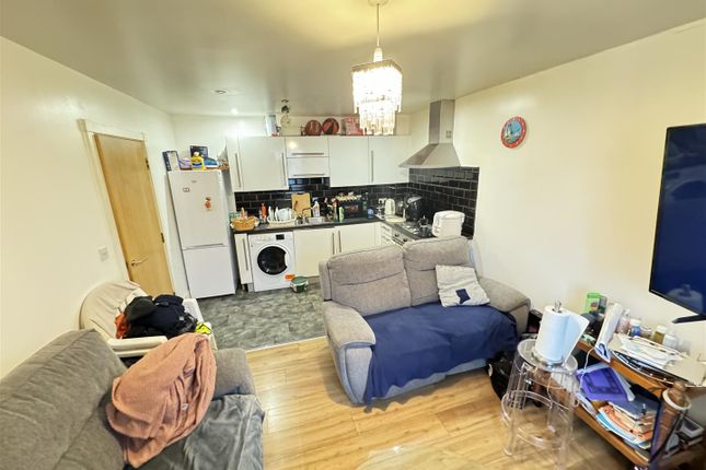 Flat for sale in Scarletts Road, Colchester