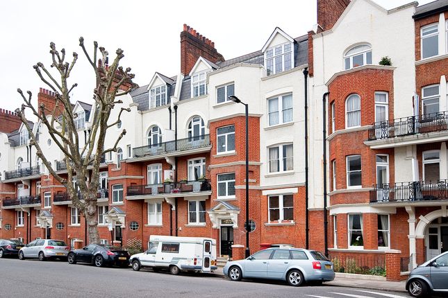 Flat to rent in Delaware Mansions, Delaware Road, London