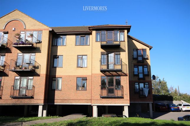 Thumbnail Flat to rent in London Road, Greenhithe, Kent