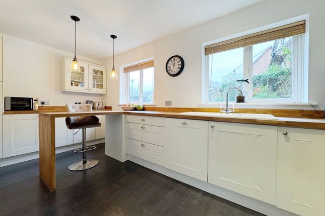 11, Ware Cross Gardens, Newton Abbot photo 3
