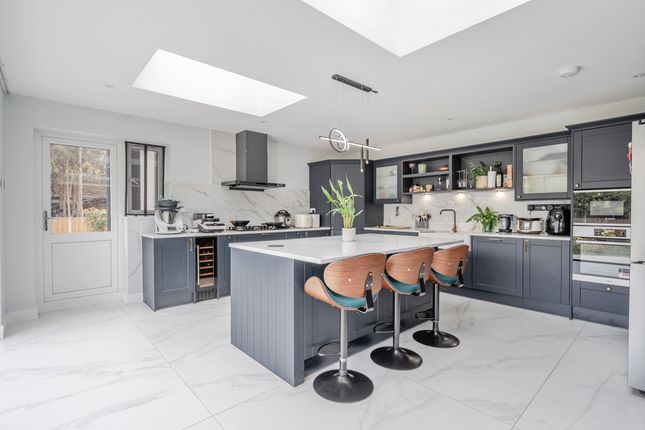 11, Elm Gardens, Esher photo 3