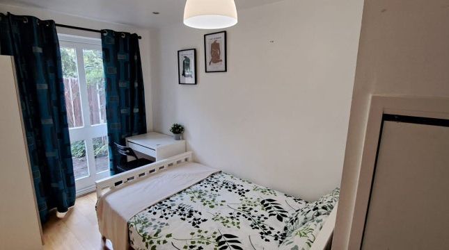 Shared accommodation to rent in Taeping Street, London