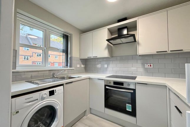 21, Flynn Court, Salford photo 3