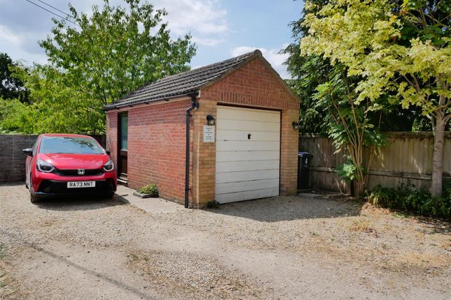 4, St. Catherines Close, Calne photo 2