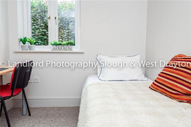 Terraced house to rent in Broomfield, Guildford, Surrey