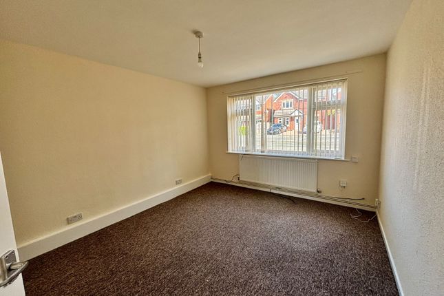 Flat 8, Royds Court, Sandbach photo 4