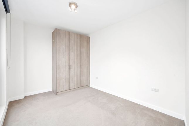 Flat 1 94 Frobisher Road, London, London photo 4