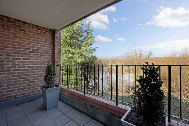 32, Salters Close, Rickmansworth photo 4
