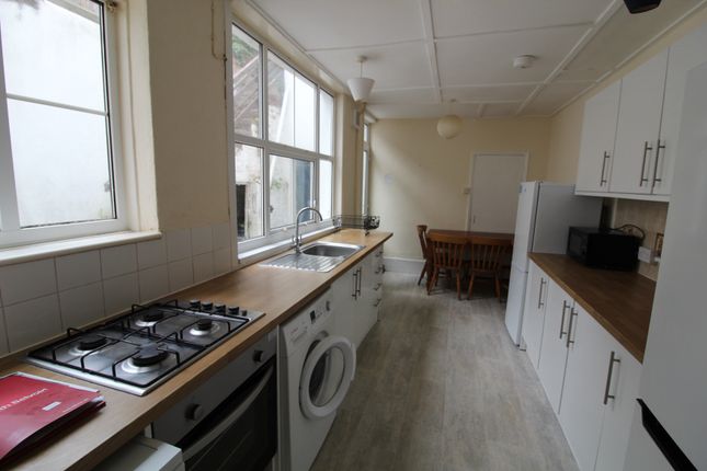 Terraced house to rent in Upper North Street, Brighton