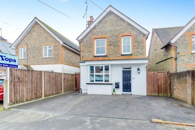 Thumbnail Detached house for sale in New Road, Smallfield, Horley