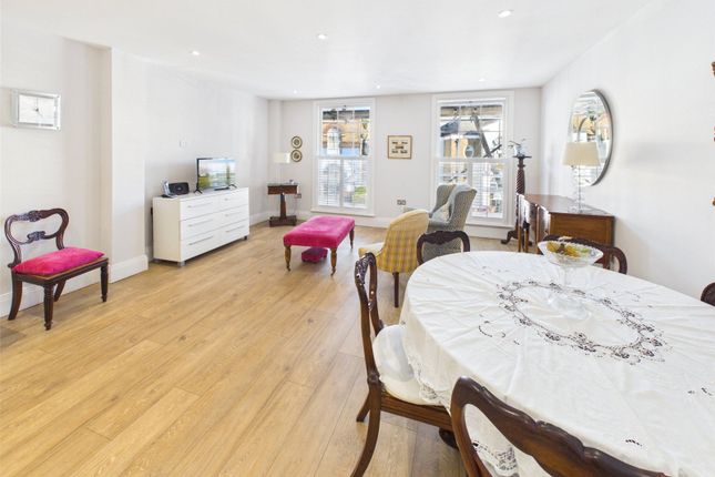 Flat 14,, Garrick House, Hampton Hill photo 3