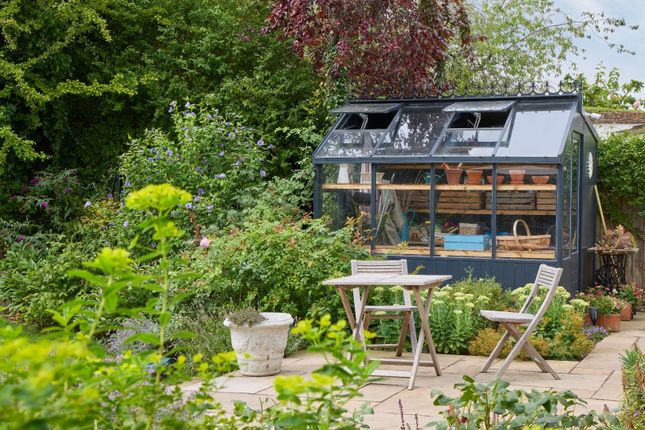 24 Queen Edith's Way 0408250048.Jpg