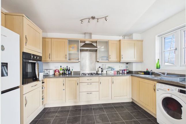 21, Furrowfield Park, Tewkesbury photo 3