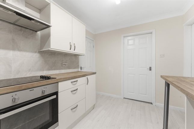 71, Woodham Park, Barry photo 4