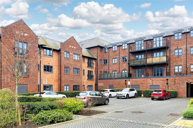 Thumbnail Flat for sale in Carter Court, Hook