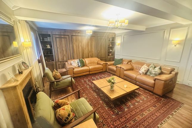 1, Caroline Close, West Drayton photo 2