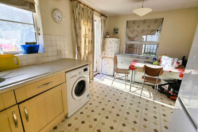 2, Hedingham Road, Chafford Hundred photo 2