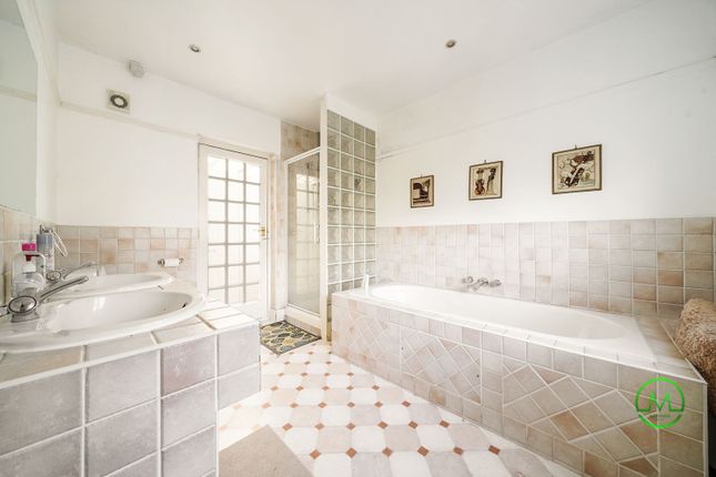 13 The Crossways, Wembley photo 2