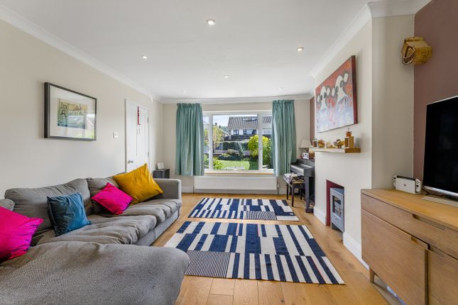 3, Hobby Close, Cheltenham photo 4