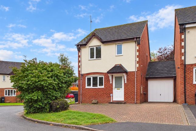 3-bed detached on Hoskyns Avenue, Worcester, £320,000