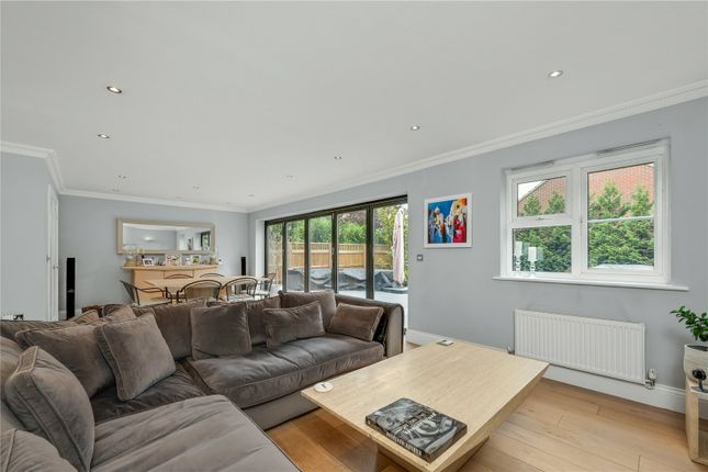 16, Furnival Close, Surrey photo 4