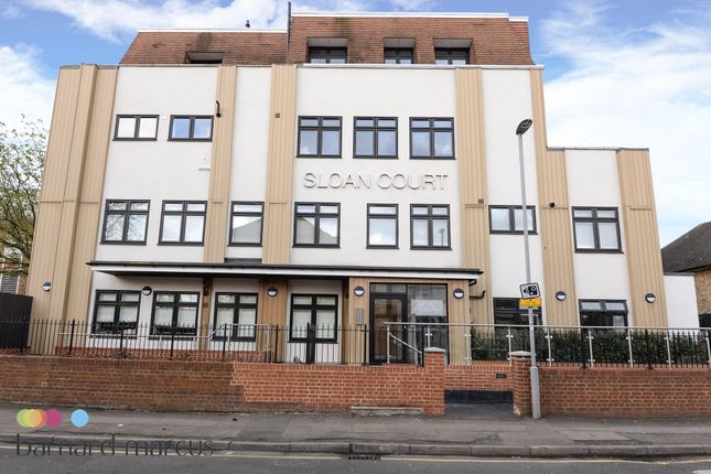 Flat to rent in Coombe Road, New Malden