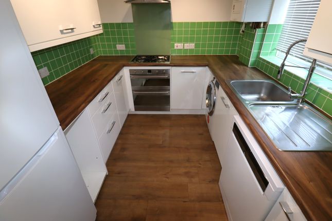 12, Chesterfield Drive, Dartford photo 5