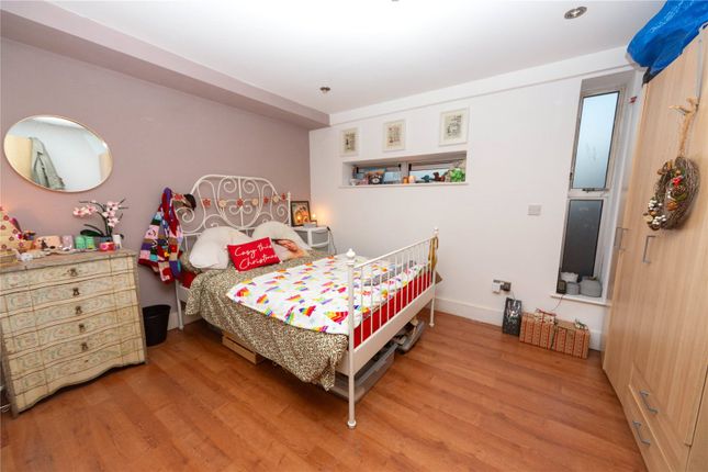 Flat for sale in City Lofts, Crwys Road, Cardiff