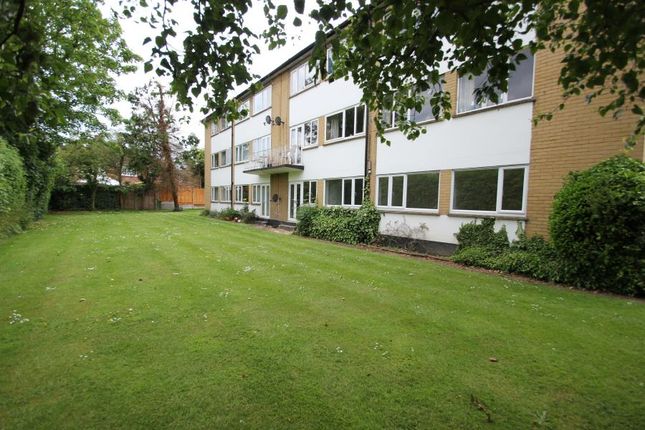 Flat to rent in Wey Court, New Haw, Addlestone