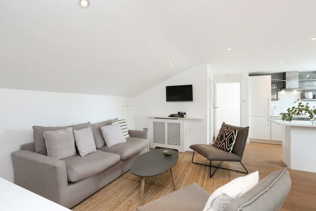 Thumbnail Flat to rent in Oxford Gardens, London