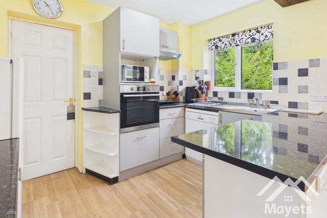 16 Edmonton Drive, Blackburn photo 2