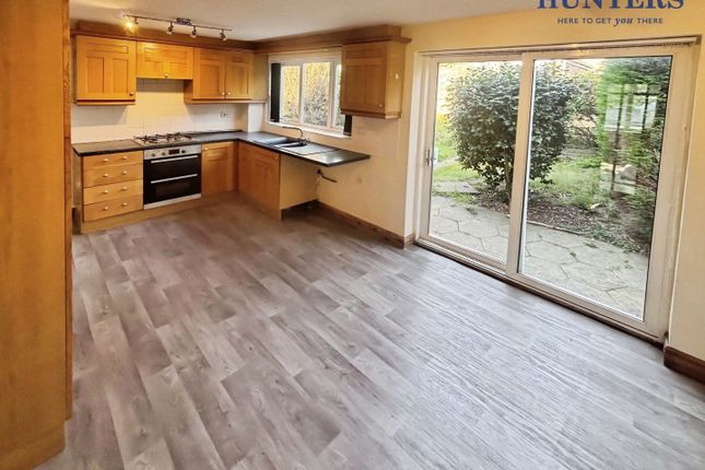2, Lewis Close, Lichfield photo 3