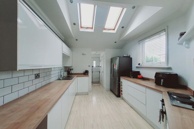 12, Hawthorn Crescent, Portsmouth photo 2