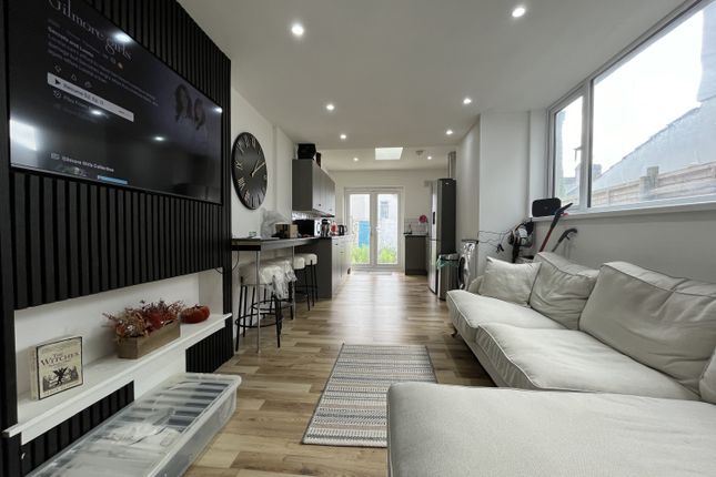 6-bed terraced on 68, Dogfield Street, Cardiff, £3,570/mo
