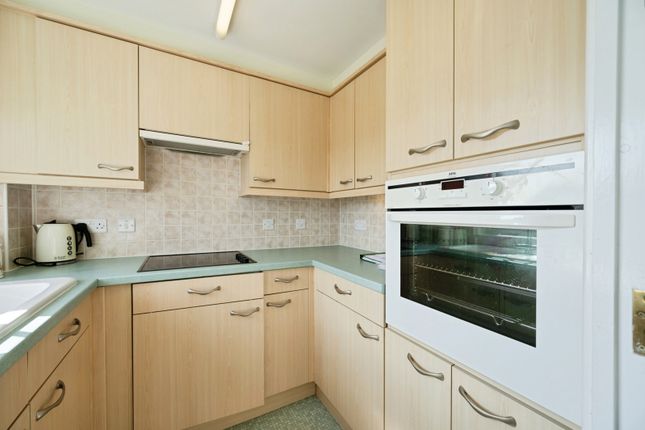 15 Dilkusha Court, 124, Sea Front, Hampshire photo 2