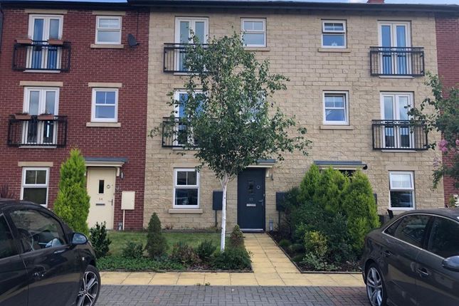 Thumbnail Town house to rent in Holts Crest Way, Leeds
