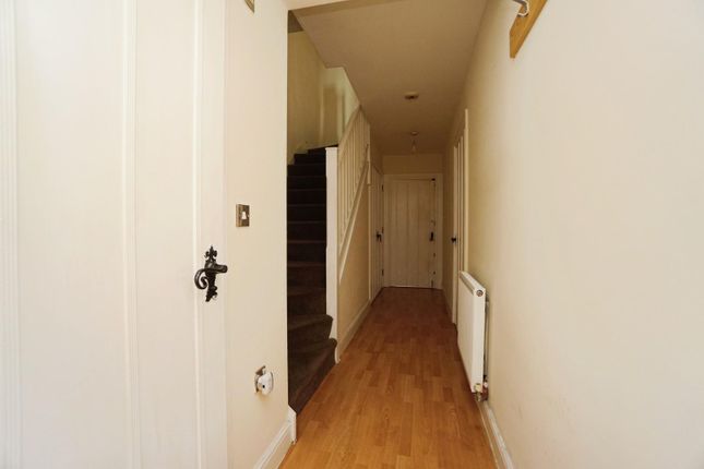 30, Holywell Heights, Sheffield photo 2