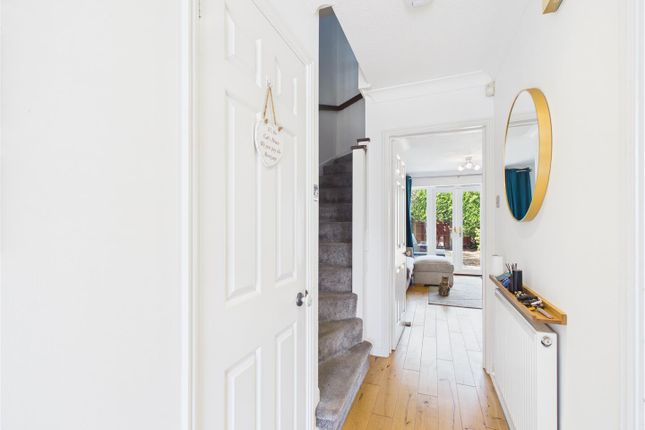 43, Grafton Way, West Molesey photo 3