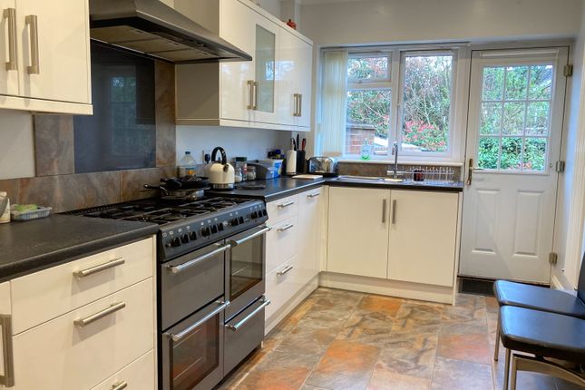 138, Chambersbury Lane, Hemel Hempstead photo 3
