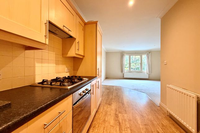 74 High Street, Surrey photo 5