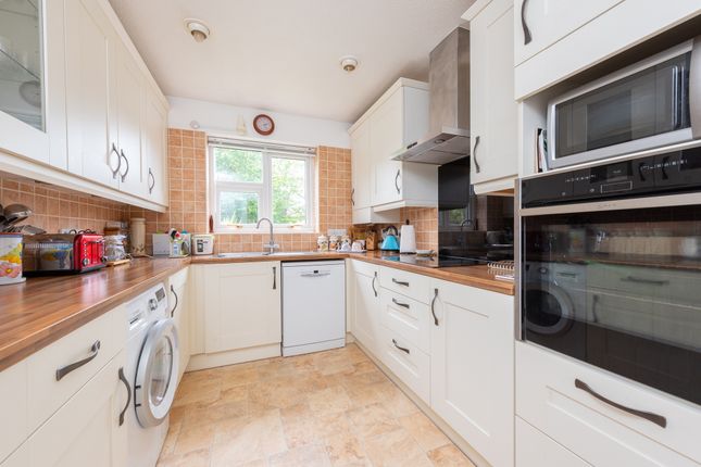 19, Lower Moor, Yateley photo 3