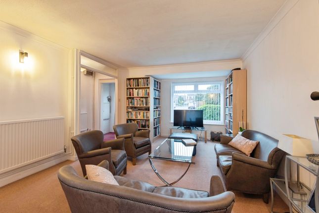 30, Greengage Rise, Royston photo 2