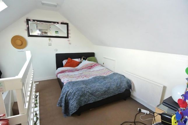Caddy Close, Egham photo 2